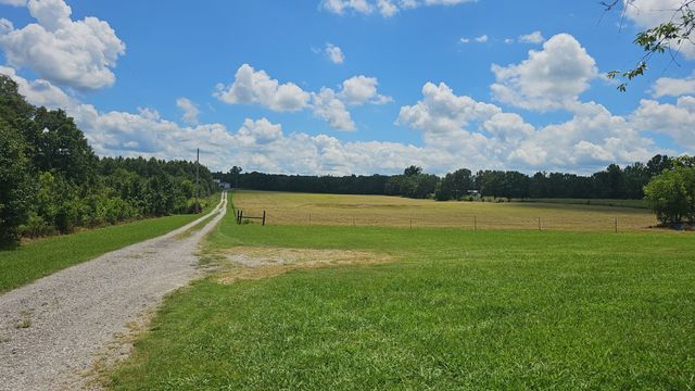 219 Thomas Farms Ln, Morrison, TN 37357