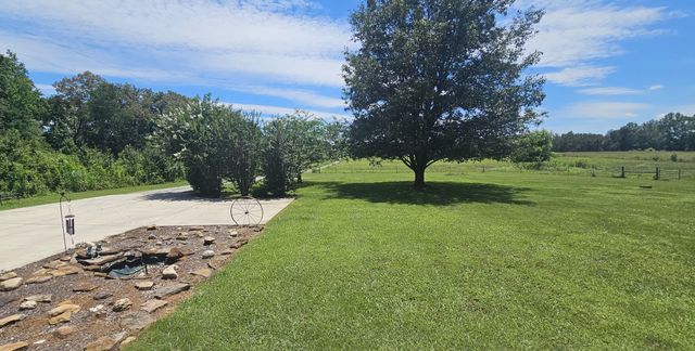 219 Thomas Farms Ln, Morrison, TN 37357