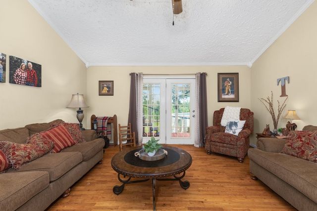 219 Thomas Farms Ln, Morrison, TN 37357
