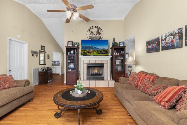 219 Thomas Farms Ln, Morrison, TN 37357