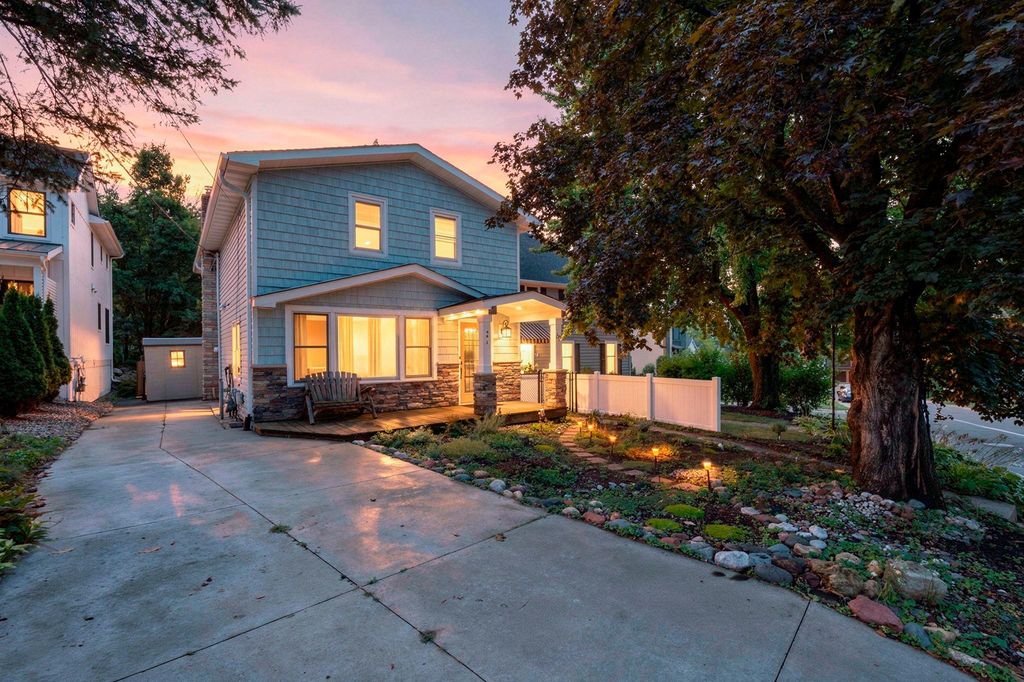 62 Juniper Street, Mahtomedi, MN 55115 — exterior