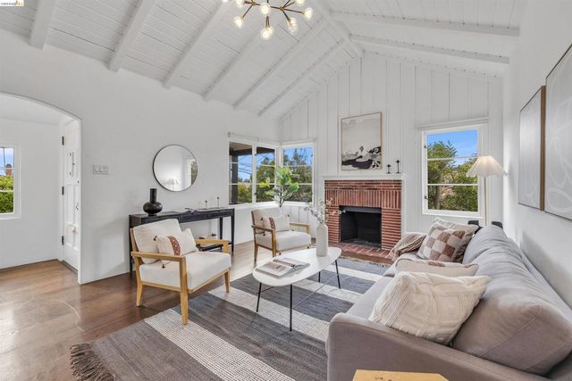 4638 Reinhardt Dr, Oakland, CA 94619