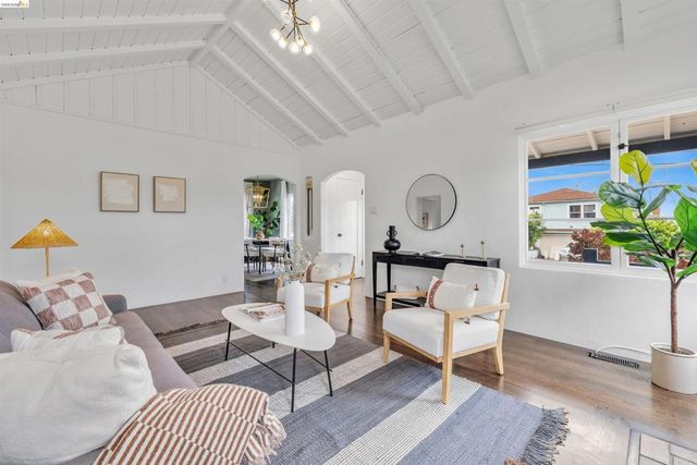 4638 Reinhardt Dr, Oakland, CA 94619