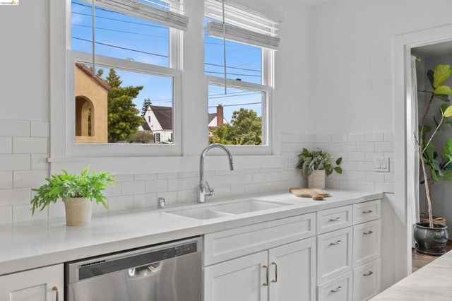 4638 Reinhardt Dr, Oakland, CA 94619