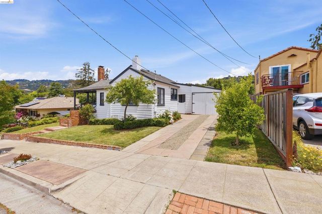4638 Reinhardt Dr, Oakland, CA 94619