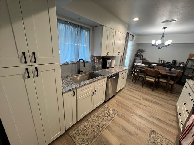 1802 Wagon Gap DR, Round Rock, TX 78681