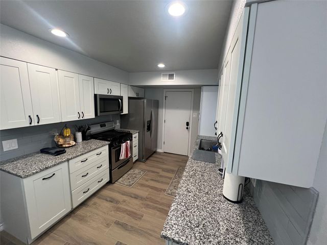1802 Wagon Gap DR, Round Rock, TX 78681