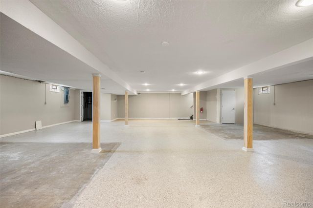 52909 10 Mile Road, South Lyon, MI 48178