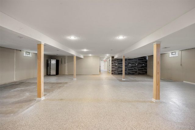 52909 10 Mile Road, South Lyon, MI 48178