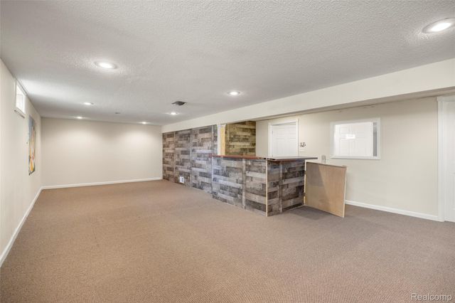 52909 10 Mile Road, South Lyon, MI 48178