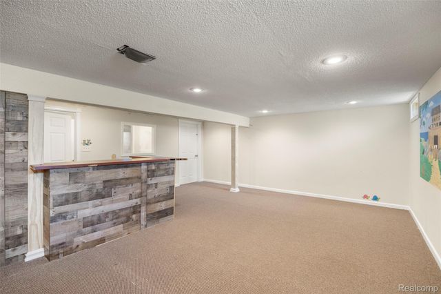 52909 10 Mile Road, South Lyon, MI 48178