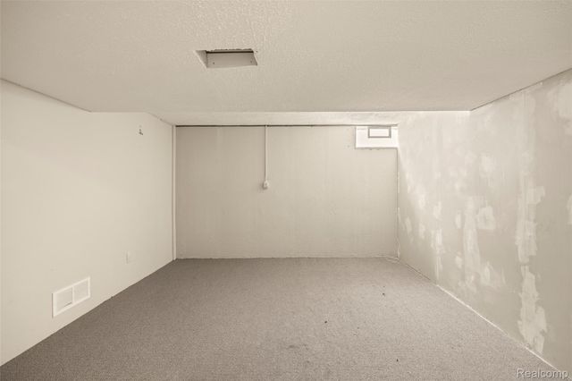 52909 10 Mile Road, South Lyon, MI 48178