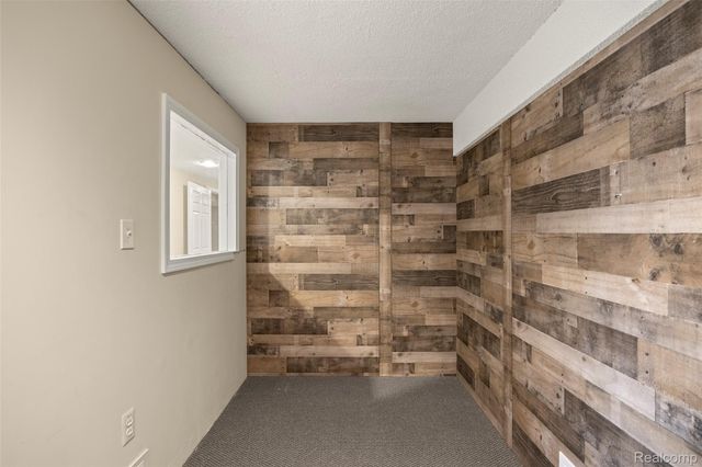 52909 10 Mile Road, South Lyon, MI 48178