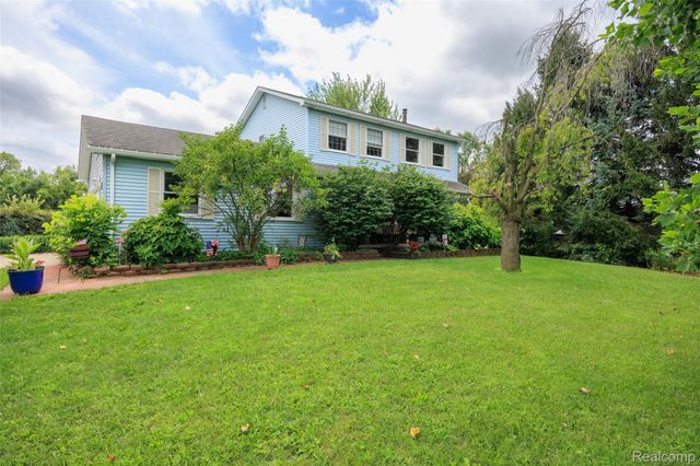 52909 10 Mile Road, South Lyon, MI 48178