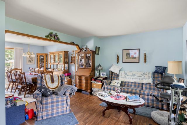 52909 10 Mile Road, South Lyon, MI 48178