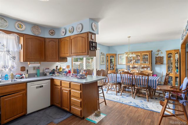 52909 10 Mile Road, South Lyon, MI 48178