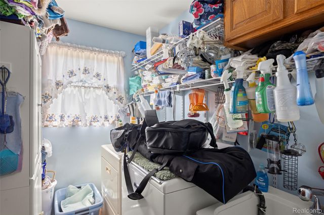 52909 10 Mile Road, South Lyon, MI 48178