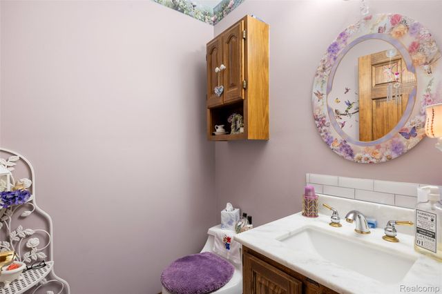 52909 10 Mile Road, South Lyon, MI 48178