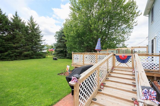 52909 10 Mile Road, South Lyon, MI 48178