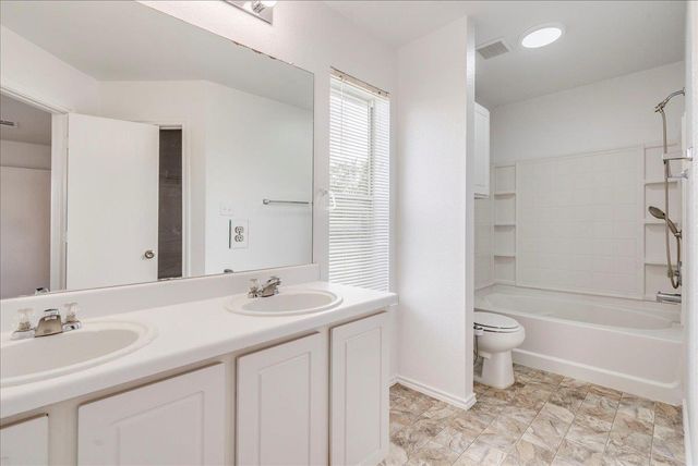 618 Lavaca LOOP, Elgin, TX 78621