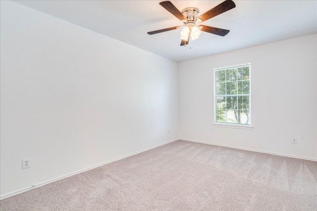 618 Lavaca LOOP, Elgin, TX 78621