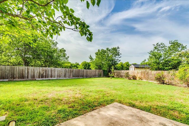 618 Lavaca LOOP, Elgin, TX 78621