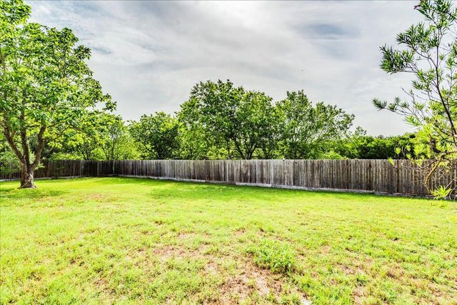 618 Lavaca LOOP, Elgin, TX 78621