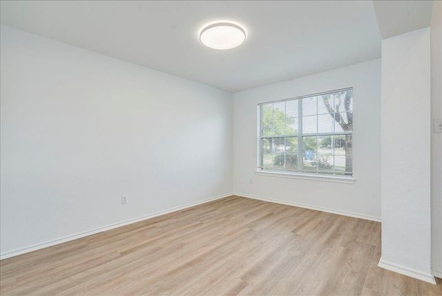 618 Lavaca LOOP, Elgin, TX 78621