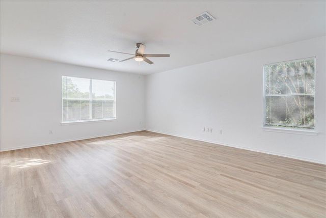 618 Lavaca LOOP, Elgin, TX 78621