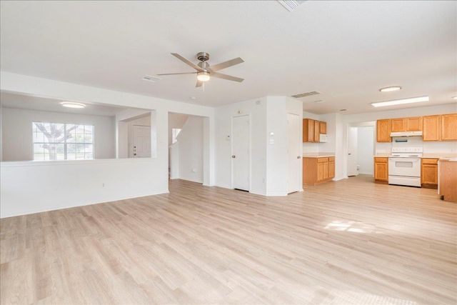 618 Lavaca LOOP, Elgin, TX 78621