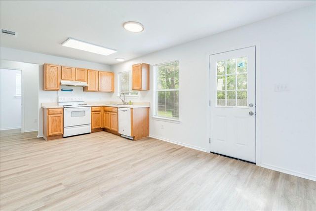 618 Lavaca LOOP, Elgin, TX 78621