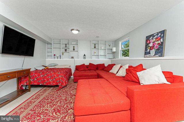 223 LAURA ANNE CT, Sterling, VA 20164