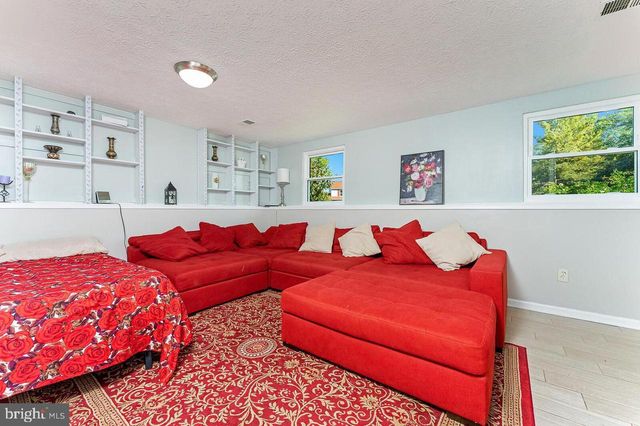 223 LAURA ANNE CT, Sterling, VA 20164