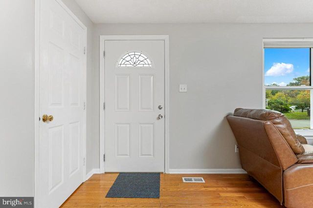 223 LAURA ANNE CT, Sterling, VA 20164