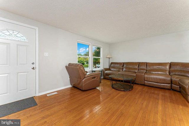 223 LAURA ANNE CT, Sterling, VA 20164