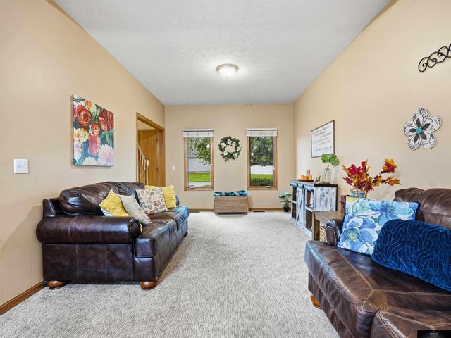4020 N 209 Street, Elkhorn, NE 68022