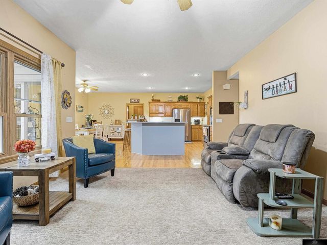 4020 N 209 Street, Elkhorn, NE 68022