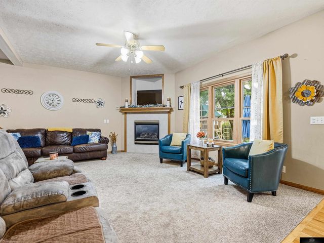 4020 N 209 Street, Elkhorn, NE 68022