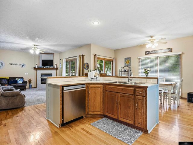 4020 N 209 Street, Elkhorn, NE 68022
