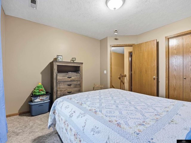 4020 N 209 Street, Elkhorn, NE 68022