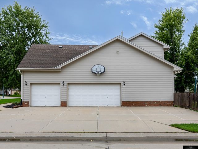 4020 N 209 Street, Elkhorn, NE 68022