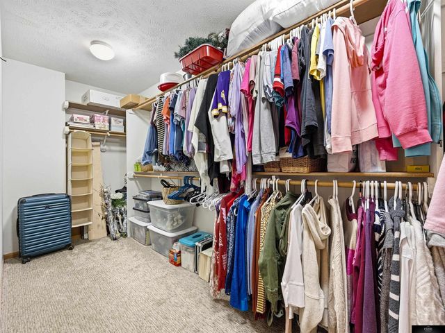 4020 N 209 Street, Elkhorn, NE 68022