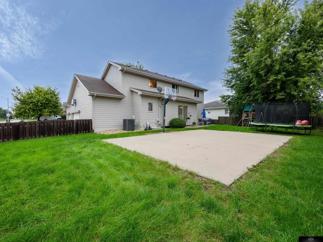 4020 N 209 Street, Elkhorn, NE 68022