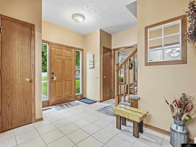 4020 N 209 Street, Elkhorn, NE 68022