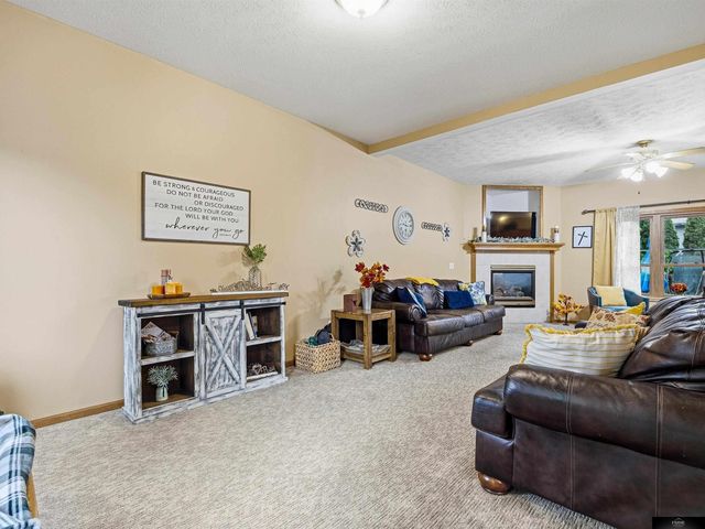 4020 N 209 Street, Elkhorn, NE 68022