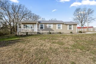 953 Mike Muncey Rd, Mcminnville, TN 37110