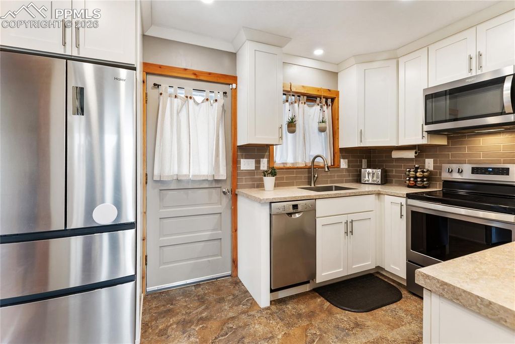 901 Wilson Drive, Florissant, CO 80816 — photo 3