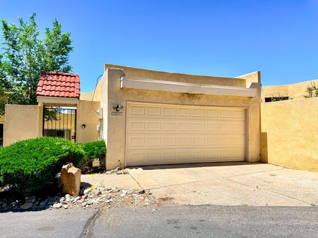 523 Pinon Creek Road SE, Albuquerque, NM 87123