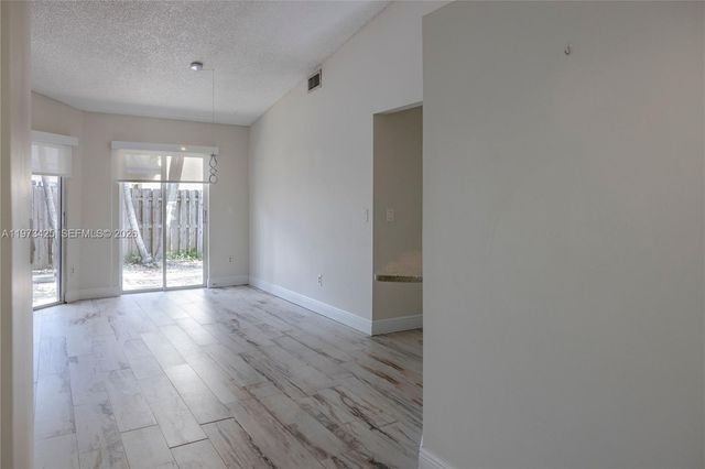 10121 NW 51st Ln, Doral, FL 33178