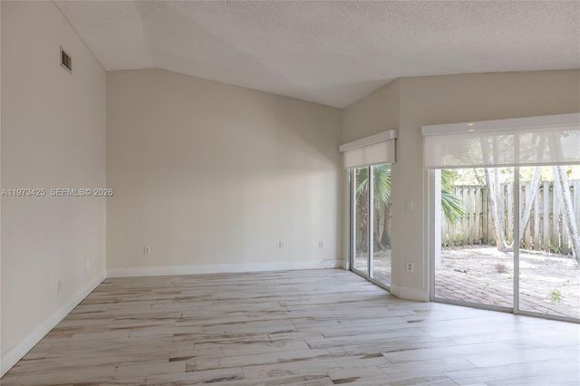 10121 NW 51st Ln, Doral, FL 33178